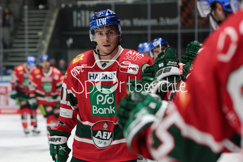 Augsburger Panther - Grizzlys Wolfsburg | Adam Payerl (AEV #11) jubelt nach seinem Tor zum 2-1