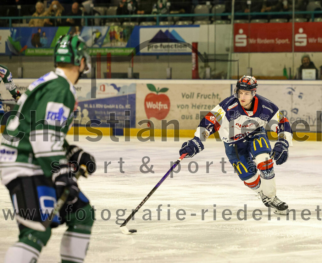 2024-01-05_030_TSV_Erding_gegen_VfE_Ulm-Neu-Ulm | Erding, Deutschland, 05.01.2024:
Eishockey, Bayernliga Vorrunde 2023 / 2024, 22. Spieltag, TSV Erding gegen VfE Ulm/Neu-Ulm, Endergebnis: 7:6

Dominik Synek (VfE Ulm/Neu-Ulm e. V., #14)

Foto: Christian Riedel / fotografie-riedel.net