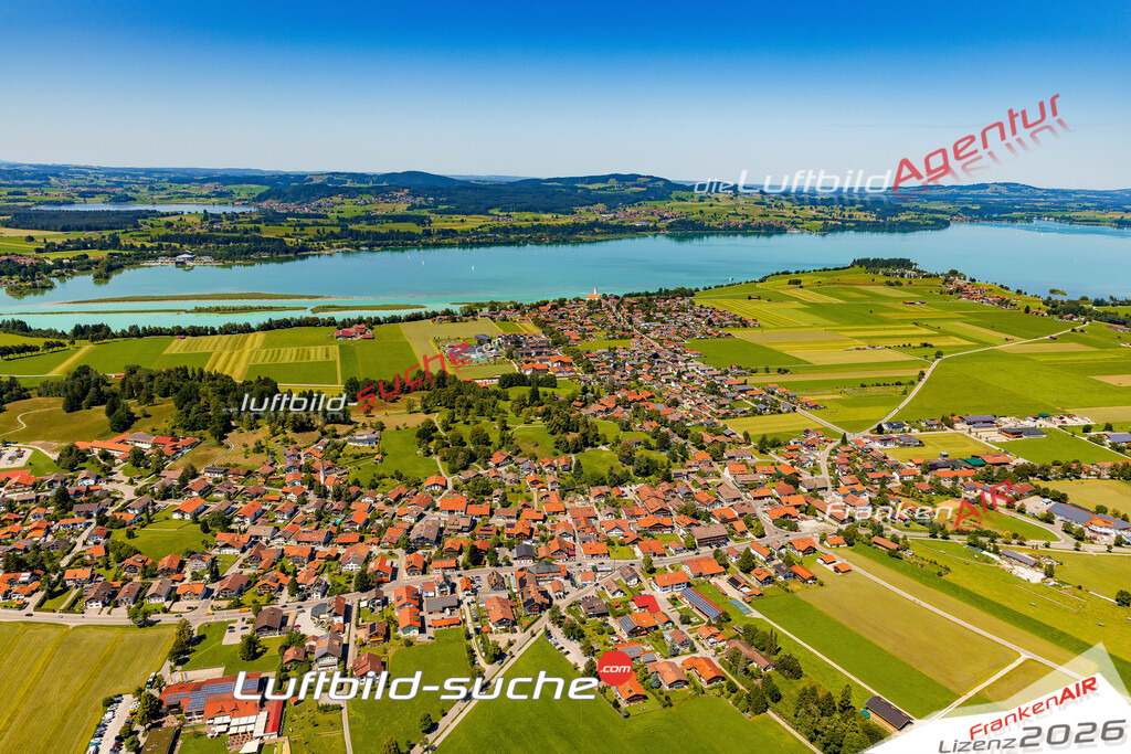 Luftaufnahme von  Schwangau - Die Luftaufnahme wurde 2025 vom UL-Flugzeug heraus erstellt ( keine Drohne ) - Hochauflösende Luftaufnahme - für professionelle Ausdrucke geeignet. Die Geschenkidee !Mit Lizenz und Bildrechte bestellbar