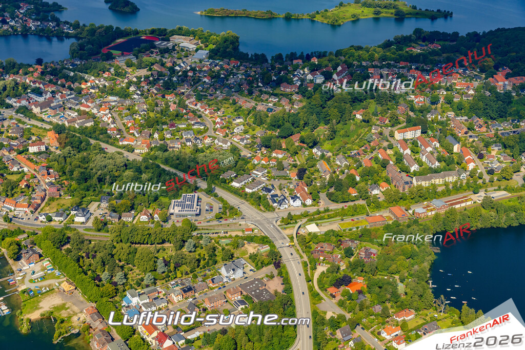 Luftaufnahme der Stadt Plön - Die Luftaufnahme wurde 2025 vom UL-Flugzeug heraus erstellt ( keine Drohne ) - Hochauflösende Luftaufnahme - für professionelle Ausdrucke geeignet. Die Geschenkidee !Hier alle&nbsp;Infos zur Lizenzierung der LuftaufnahmeWir fliegen auch dieses Jahr wieder in Ihre Region um Luftbilder zu erstellen.- Luftbild anfragen