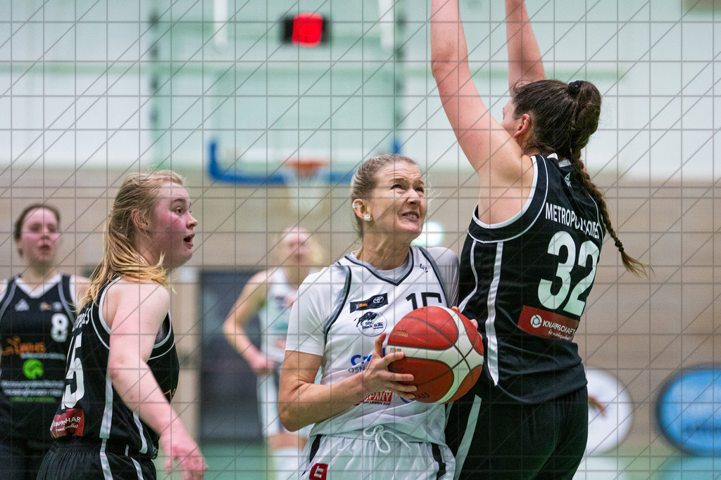 2. DBBL Nord 24/25 | 22.12.2024 | BBC OS vs. Metropol Ladies Herne/Recklinghausen | 2. DBBL Nord 24/25 | 22.12.2024 | BBC OS vs. Metropol Ladies Herne/Recklinghausen - - - - - CREDIT, www.bullenfotos.de, Martin König, Hörner Weg 40, D-49078 Osnabrück, +4917663732967, Nutzung und Weitergabe nur zu den vereinbarten Zwecken. Presseanfragen an Urheber. Alle Rechte beim Urheber. - - - - - - Realisiert mit Pictrs.com