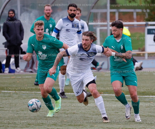 20231112-2805-fuba-alsbach-hummetroth-HEN-FOTO | 12.11.2023 Fussball Herren Gruppenliga Darmstadt Saison 2023 2024 FC Alsbach - SV Hummetroth (0:2) v. li. v. li. Alexander Schwamberger (13 Alsbach) Joao Ravasio Da Rosa (24 Hummetroth) Riccardo D Addona (11 Alsbach) (Foto: Peter Henrich) - Realisiert mit Pictrs.com