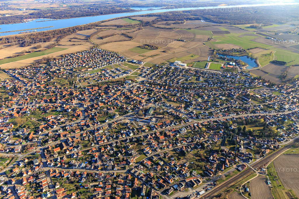 Vue aérienne: Aperçu des lieux du nord-ouest à Gambsheim dans le département Bas Rhin, France.Photo: IMG_097661.jpg prise le 16/03/2017 par Werner Riehm/FLY-FOTO.euRésolution de l'original: 5368 x 3579 px