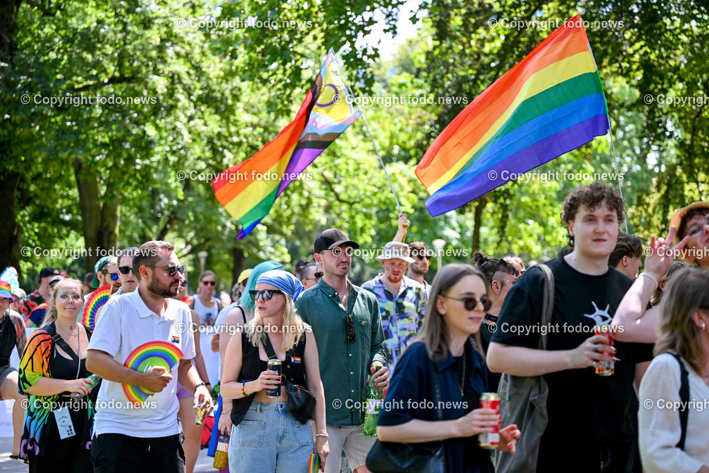 Linzpride 2024_ 06.07.2024-132 | 06.07.2024, Linz, AUT, Linzpride 2024, im Bild Teilnehmer an der Linz Pride 2024