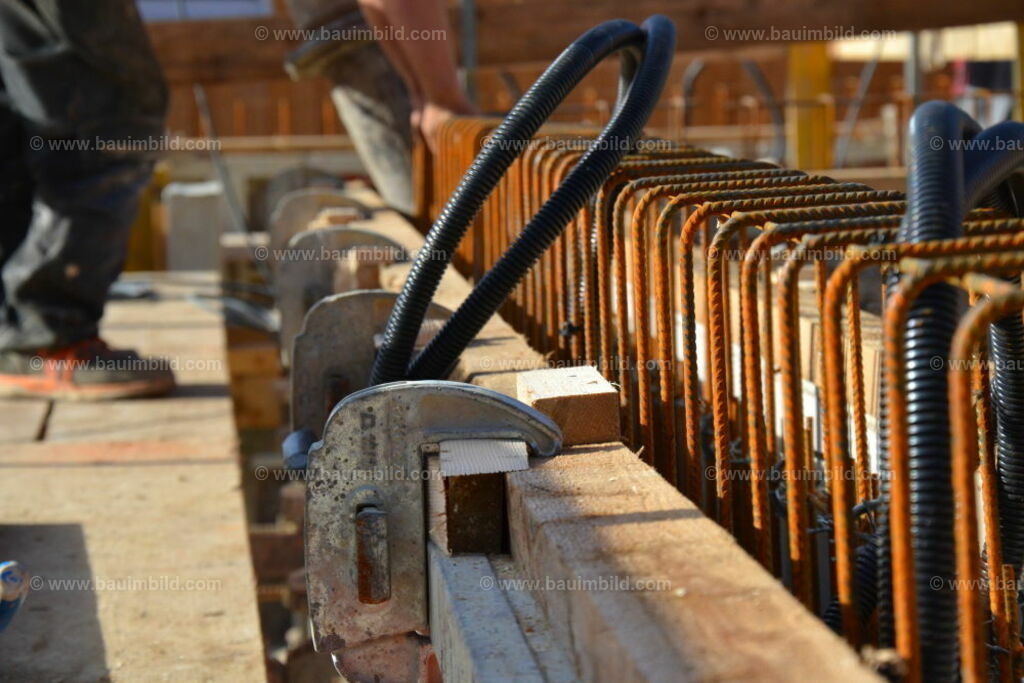 bib-lg17-elektroinstallation-0043 | Nach LV-Leistungsgruppen sortierte Detailfotos über den Bau eines Hauses. Alle Hausbau-Bilder direkt vom Urheber und Autor der Website Haus-Selber-Bauen.com