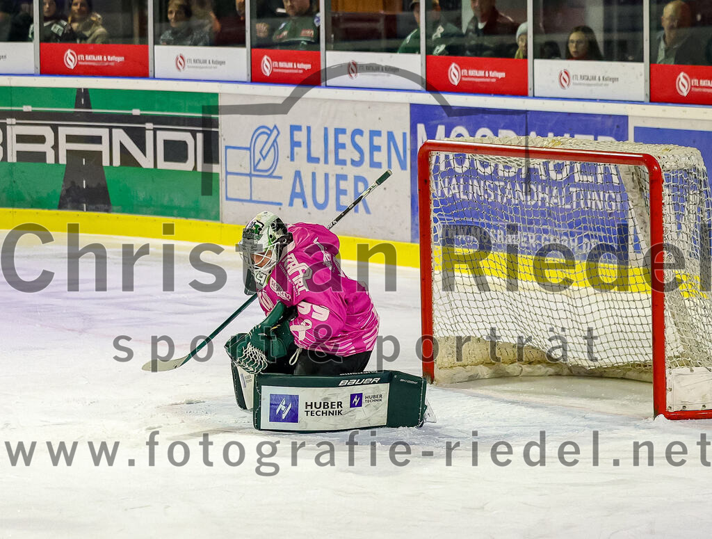 2025-10-24_055_TSV_Erding_gegen_Deggendorfer_SC | Erding, Deutschland, 24.10.2025:Eishockey, Oberliga Süd 2025 / 2026, 11. Spieltag, TSV Erding gegen Deggendorfer SC, Endergebnis: 2:4Torwart Leon Meder (Erding Gladiators, #39)Foto: Christian Riedel / fotografie-riedel.net