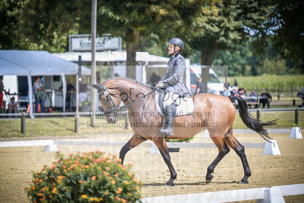 DOS_0460 | Entdecke hochwertige Reitturnierfotos von Foto Oger. Professionell, emotional und authentisch – jetzt Lieblingsmomente im Shop bestellen.Deutschlandweite Turnierfotografie. - Realisiert mit Pictrs.com