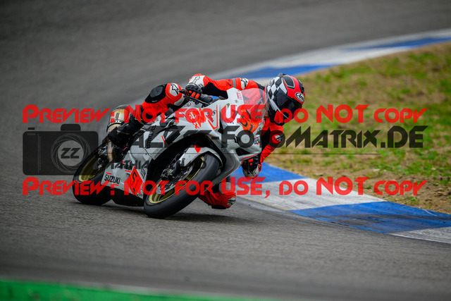 MaZZes_Fotomatrix_20250421_6007705_7507 | WEISS