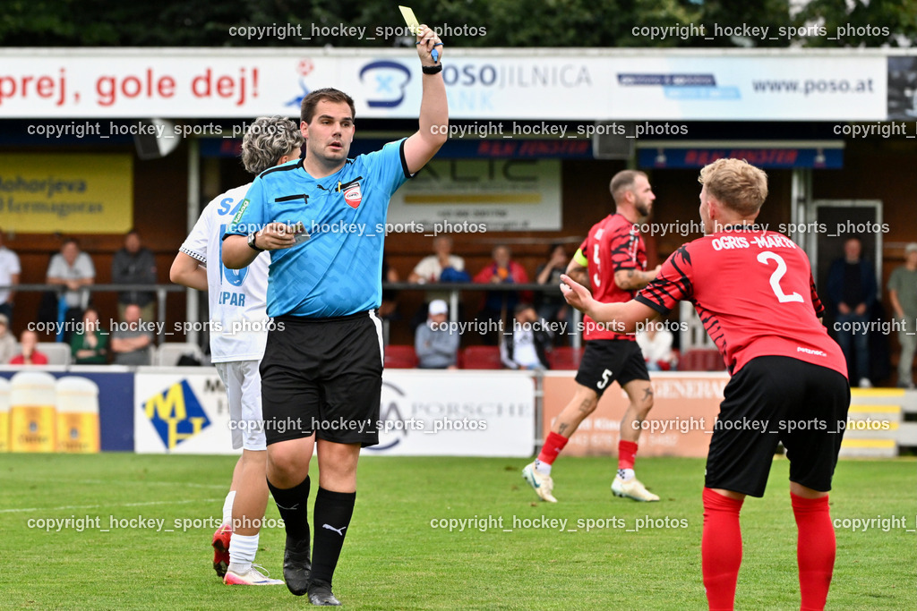 SAK vs. ATUS Ferlach | #10 Nando Lupar SAK, Gelbe Karte, Michell Kollreider Referee, #2 Marjan Ogris-Martic ATUS Ferlach, SAK vs. ATUS Ferlach, SAK vs. ATUS Ferlach am 01.08.2025 in Klagenfurt (Sportpark Welzenegg), Austria, (Photo by Bernd Stefan)