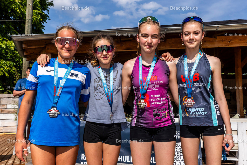 2025-200076264-Jugend-Beach-Serie-Turnier | Pinar Atalay, Bundeskanzler Friedrich Merz 31.05.2025; Berlin Foto: Gerold Rebsch - www.beachpics.de