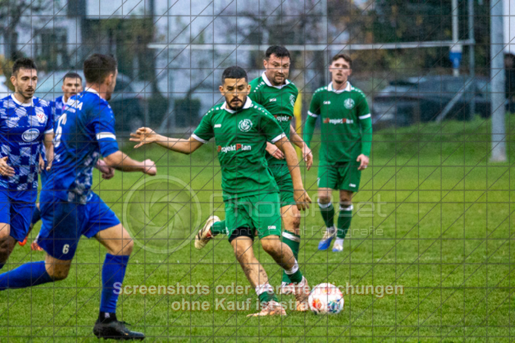 20251116_161820_1863 | #,KSG Eislingen (grün) vs. Croatia 2012 Geislingen (blau), Fussball, Kreisliga A3 - Bezirk Neckar/Fils, 13. Spieltag, Saison 2025/2026, Rasensportplatz KSG, Albstraße 69, 73054 Eislingen, 16.11.2025 - 14:30 Uhr,Foto: PhotoPeet-Sportfotografie/Peter Harich