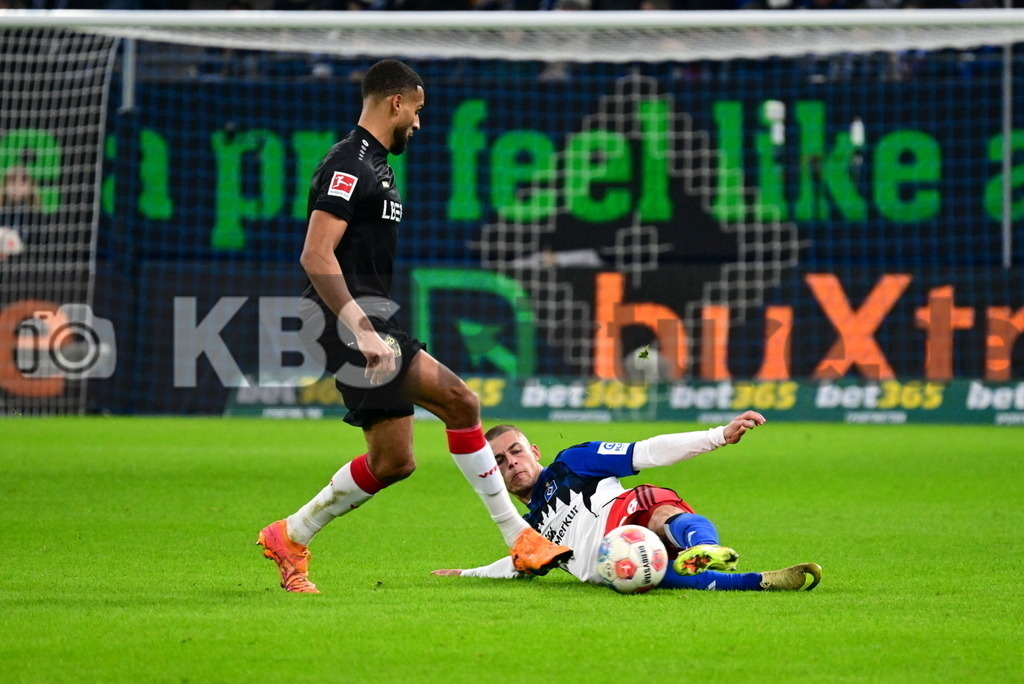 KBS Picture_HSV-Stuttgart_050 | v.l. Vagnoman Josha (VfB Stuttgart) , Muheim Miro (HSV) ,Sportplatz :  Volksparkstadion, - Realisiert mit Pictrs.com