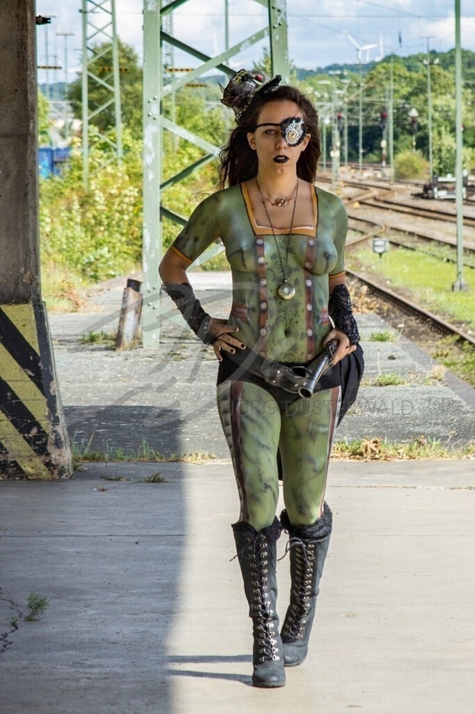 Bodypainting-STEAMPUNK_9829a | #005 | Modell: Ann-Kristin | Foto: Frank Schneider - Realisiert mit Pictrs.com