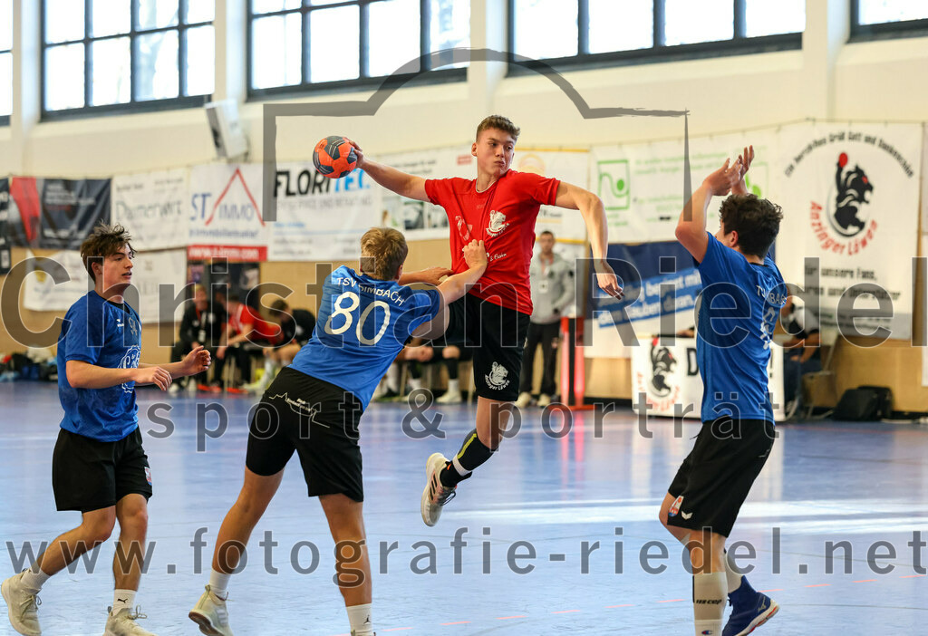 2022-12-17_029_SV_Anzing_gegen_TSV_Simbach | Anzing, Deutschland, 17.12.2022:
Handball, Bayernliga männliche A-Jugend 2022 / 2023, 9. Spieltag, SV Anzing gegen TSV Simbach, Endergebnis: 39:30

Tobias Plaza (TSV Simbach, #94), Kilian Oberlechner (TSV Simbach, #80), Sebastian Felber (SV Anzing, #17), Calvin Bründl (TSV Simbach, #6)

Foto: Christian Riedel / fotografie-riedel.net