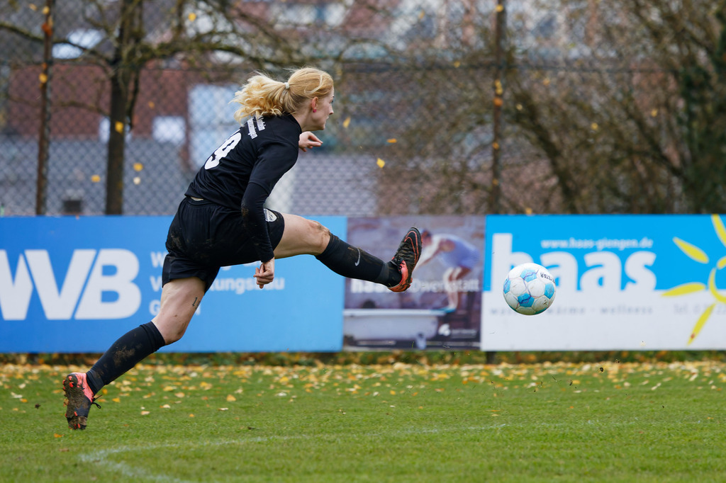 HOHFCH_251109_7688 | 1.FC Heidenheim 1846 II vs. GAST, Fußball, Frauen, Bezirksliga, 2025/2026, X. Spieltag, 03.10.2025 in Heidenheim, Kunstrasen b. Voith-Arena West(Foto: Michael Bulling) - Realisiert mit Pictrs.com