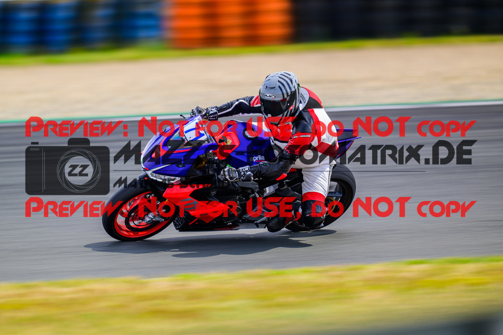 MaZZes_FotoMatrix_240725_6007705_2348 | BLAU