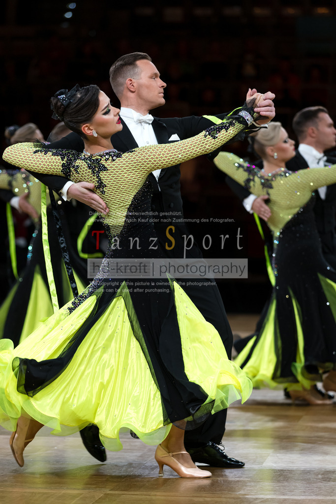 20241109_DM-Formationen_Vorrunde_3184 | Tanzsportbilder, Standardtanz, Lateintanz, WDSF, DTV, LTVB, dancecomp, goc, hessen tanzt, blaues band der spree, walzer, tango, wiener walzer, slowfox, quickstepp, samba, rumba, cha-cha-cha, paso doble. jive, hd-kroft photography, turniertanzsport