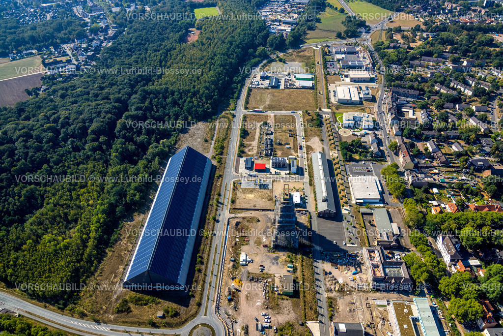 Dinslaken220806624 | Luftbild, Bergpark Lohberg, mit Gerüst verhüllter Förderturm für Sanierung, Oberlohberg, Dinslaken, Ruhrgebiet, Nordrhein-Westfalen, Deutschland