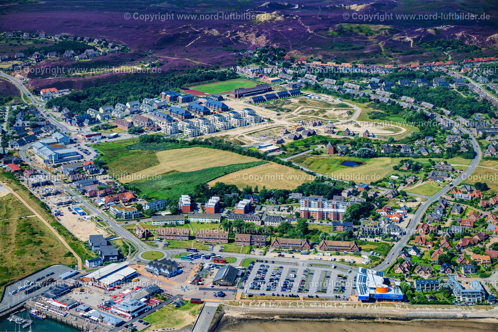 Sylt_List_Baustelle_Dünenpark_Ehemals_Kaserne_ELS_3664130825 | LIST AUF SYLT 13.08.2025 Baustelle zur Sanierung und zum Umbau des Gebäudekomplex der ehemaligen Kaserne zu einer Mehrfamilienhauswohnanlage " Dünenpark List auf Sylt " an der Straße Querdünenpfad in List auf Sylt im Bundesland Schleswig-Holstein, Deutschland. Weiterführende Informationen bei: BIG BAU Investitionsgesellschaft mbH,  DSK - BIG Deutsche Stadt- und Grundstücksentwicklungsgesellschaft mbH & Co. KG,  DSK Deutsche Stadt- und Grundstücksentwicklungsgesellschaft mbH & CO. KG. // Construction site for the renovation and conversion of the former barracks building complex into an apartment building complex" Duenenpark List auf Sylt " on street Querduenenpfad in List auf Sylt in the state Schleswig-Holstein, Germany. Further information at: BIG BAU Investitionsgesellschaft mbH,  DSK - BIG Deutsche Stadt- und Grundstuecksentwicklungsgesellschaft mbH & Co. KG,  DSK Deutsche Stadt- und Grundstuecksentwicklungsgesellschaft mbH & CO. KG. Foto: Martin Elsen