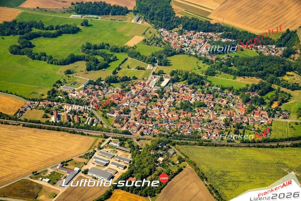 Neue Luftbildaufnahme der Stadt Niedertrebra - Das Luftbild wurde 2025 vom UL-Flugzeug heraus erstellt ( keine Drohnenaufnahme ) - Hochauflösende Luftaufnahme - für Wandbilder und großformatige Ausdrucke geeignet. Das besondere Geschenk!Hier alle&nbsp;Infos zur Lizenzierung der LuftaufnahmeWir fliegen auch dieses Jahr wieder in Ihre Region um Luftbilder zu erstellen.- Luftbild anfragen