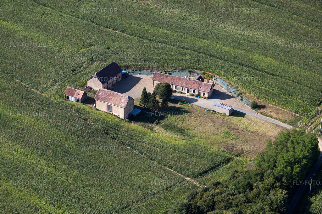 Luftbild: Ortsansicht in Coudrecieux im Bundesland Sarthe in Frankreich. Foto: IMG_20176.jpg vom 31.07.2009 durch Werner Riehm/FLY-FOTO.de
