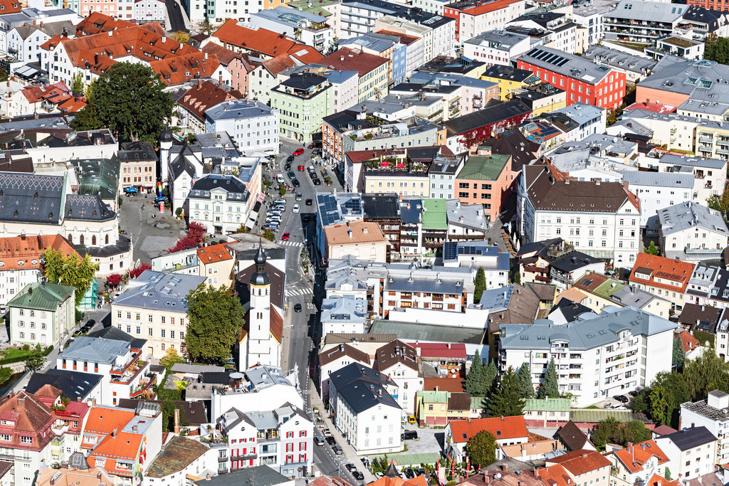 dr__0092268.jpg | ROSENHEIM 01.10.2021 Altstadtbereich und Innenstadtzentrum in Rosenheim im Bundesland Bayern, Deutschland. // Old Town area and city center in Rosenheim in the state Bavaria, Germany. Foto: Daniel Reiter