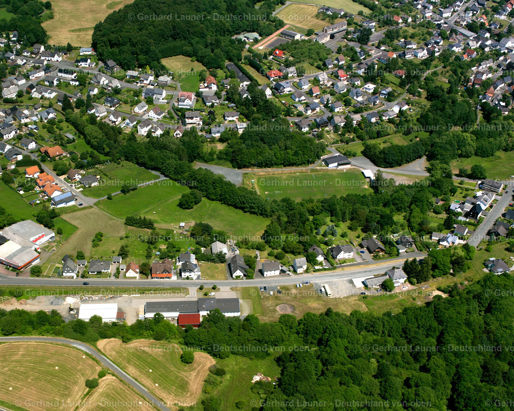 2610730 | BEILSTEIN 09.06.2006 Wohngebiet einer Einfamilienhaus- Siedlung  in Beilstein im Bundesland Hessen, Deutschland // Single-family residential area of settlement  in Beilstein in the state Hesse, Germany Foto: Gerhard Launer