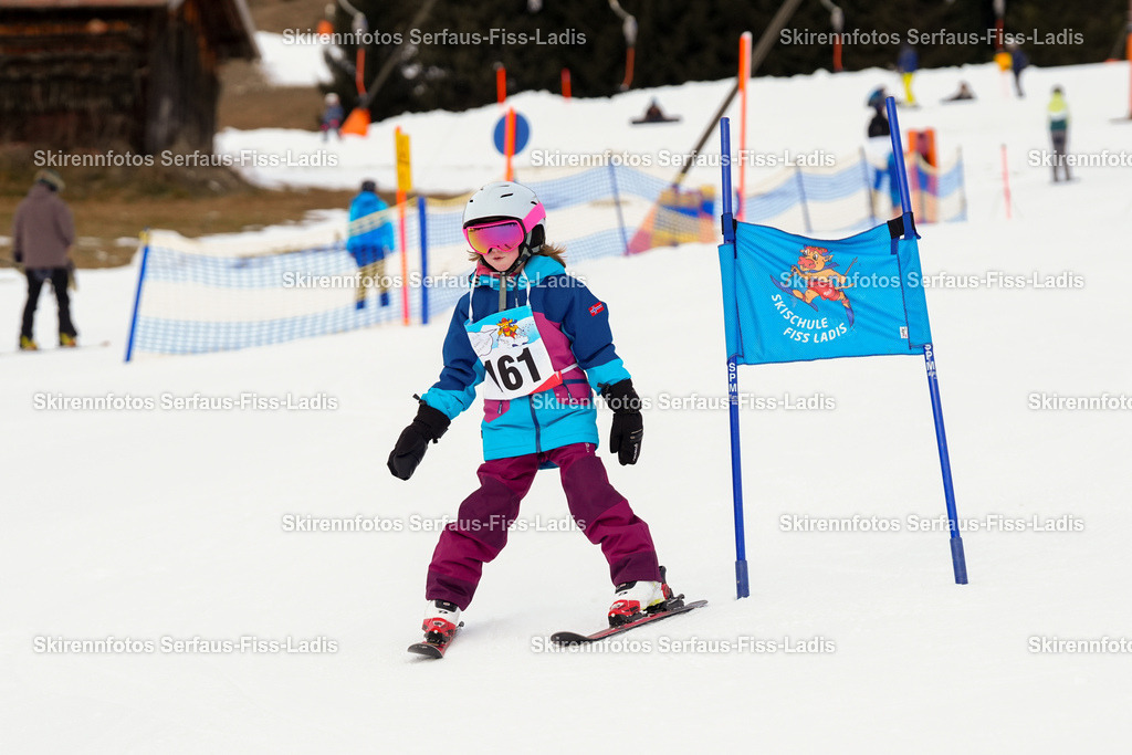 SRF_02.01.2026_0161 | Skirennfotos,Serfaus,Fiss,Ladis,Kinderskirennen,Winter,Tirol,Oberland,skirace,SFL,feelfree,weil wir's genießen,ski,Ski,skifahren,Sonnenplateau, - Realisiert mit Pictrs.com