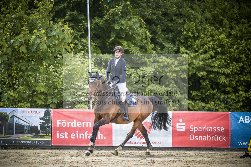 DOS_5156 | Entdecke hochwertige Reitturnierfotos von Foto Oger. Professionell, emotional und authentisch – jetzt Lieblingsmomente im Shop bestellen.Deutschlandweite Turnierfotografie. - Realisiert mit Pictrs.com
