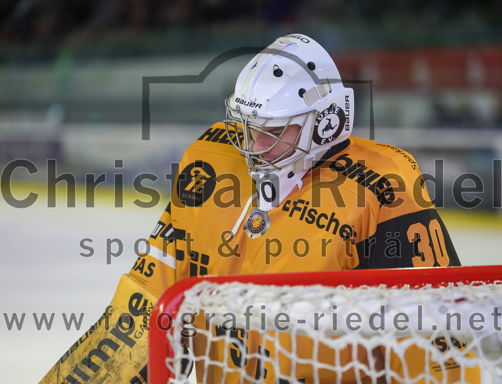2025-11-02_118_TSV_Erding_gegen_EV_Fuessen | Erding, Deutschland, 02.11.2025:Eishockey, Oberliga Süd 2025 / 2026, 15. Spieltag, TSV Erding gegen EV Füssen, Endergebnis: 2:6Torwart Timotej Pancur (EV Füssen, #30)Foto: Christian Riedel / fotografie-riedel.net