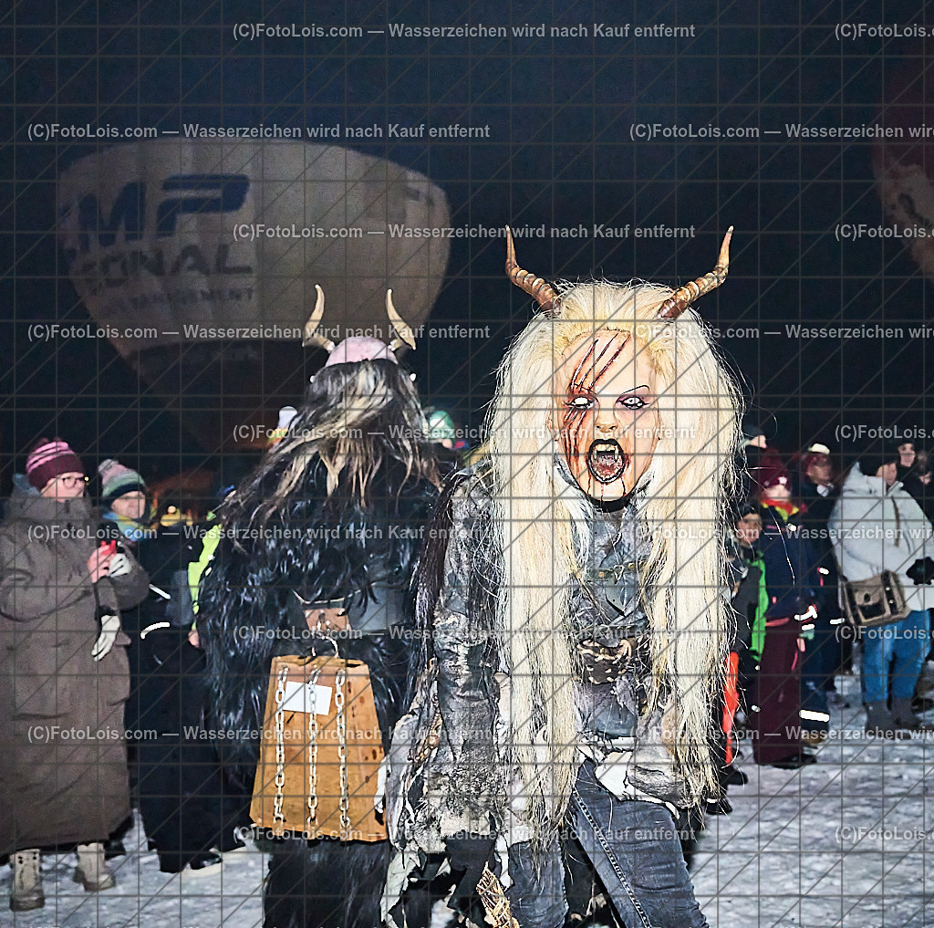 _ALP8311_NACHTderBALLONE_Lackenhof_Gaminger Oetscherteufel | ... mit dem Ballonsportclub Ötscherland aus Wieselburg, der Bergrettung Lackenhof mit einer Schauübung, der Perchtengruppe 'Gaminger Ötscherteufeln' und dem Musikverein Lackenhof, die Ballonfahrer spendeten ihre Gage in diesem Jahr dem schwer verunglückten Gerald Bernreiter alias 'KLEX' der erst nach der ReHa und einem Umbau seines Hauses in Lackenhof frühestens im Mai 2026 wieder nach Hause kommen kann, So 28. Dezember 2025.