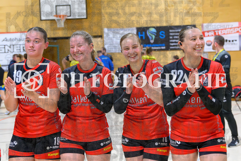 GER, SG Maulburg/Steinen - SV Allensbach 2, Handball, Suedbadenliga, 2. Spieltag, Saison 2023/2024, 14.10.2023 | Elisa Geiss (SG Maulburg/Steinen, #19), Tamara Posovzky (SG Maulburg/Steinen, #09), Amely Haas (SG Maulburg/Steinen, #10), Maike Hartmann (SG Maulburg/Steinen, #22)

GER, SG Maulburg/Steinen - SV Allensbach 2, Handball, Suedbadenliga, 2. Spieltag, Saison 2023/2024, 14.10.2023

Foto: TH Fotografie/Thomas Hess
