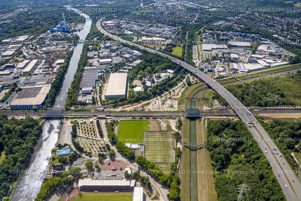 Oberhausen220800616 | Luftbild, Rhein-Herne-Kanal, Fluss Emscher, Bahnlinie und Autobahn A42, Sportplatz  Rot-Weiß Oberhausen, Buschhausen, Oberhausen, Ruhrgebiet, Nordrhein-Westfalen, Deutschland