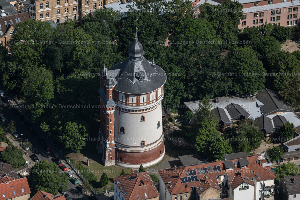 4035349 | BRAUNSCHWEIG 31.07.2020 Bauwerk des Industriedenkmales Wasserturm BS|ENERGY an der Hochstraße - Giersbergstraße in Braunschweig im Bundesland Niedersachsen, Deutschland. Weiterführende Informationen bei: BS|ENERGY Braunschweiger Versorgungs-AG &amp; Co.KG. // Building of industrial monument water tower BS|ENERGY in Brunswick in the state Lower Saxony, Germany. Further information at: BS|ENERGY Braunschweiger Versorgungs-AG &amp; Co.KG. Foto: Gerhard Launer