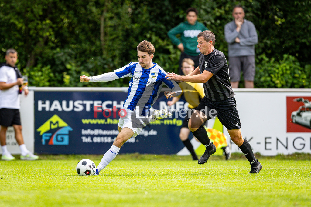 SV Polling gegen SV Planegg-Krailing | Fußball Herren Bezirksliga Oberbayern Süd 2025/26 1. Spieltag, SV Polling gegen SV Planegg-Krailing, 20250727,Zweikampf, 2025-07-27 in Polling (Sportplatz Polling), Fabijan PODUNAVAC (SV Planegg-Krailing 11), Markus KASPER (SV Polling 18), Copyright: WolfgangxLindner www.foto-lindner.de