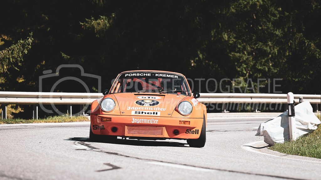 19. Arosa ClassicCar 2023 - 1. September 2023 | 19. Arosa ClassicCar 2023
Arosa, Schweiz
Erbacher Urs aus Aesch mit der Startnummer 515 in einem Porsche 911 RSR, Jahrgang 1974, in der Klasse Classic Trophy.
@arosaclassiccar, @arosa.official, #arosaclassiccar, #arosa, #76curves, #classiccar
Bild: Sportfotografie Markus Aeschimann | www.markus-aeschimann.ch - Realisiert mit Pictrs.com