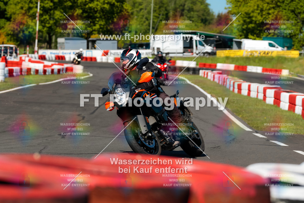 Moto-TeamOBK-21650 | Hier findet Ihr Bilder von Touristenfahrten auf der Nürburgring Nordschleife oder von anderen Veranstaltungen die ich besucht habe. Viel Spass beim Durch Schauen 