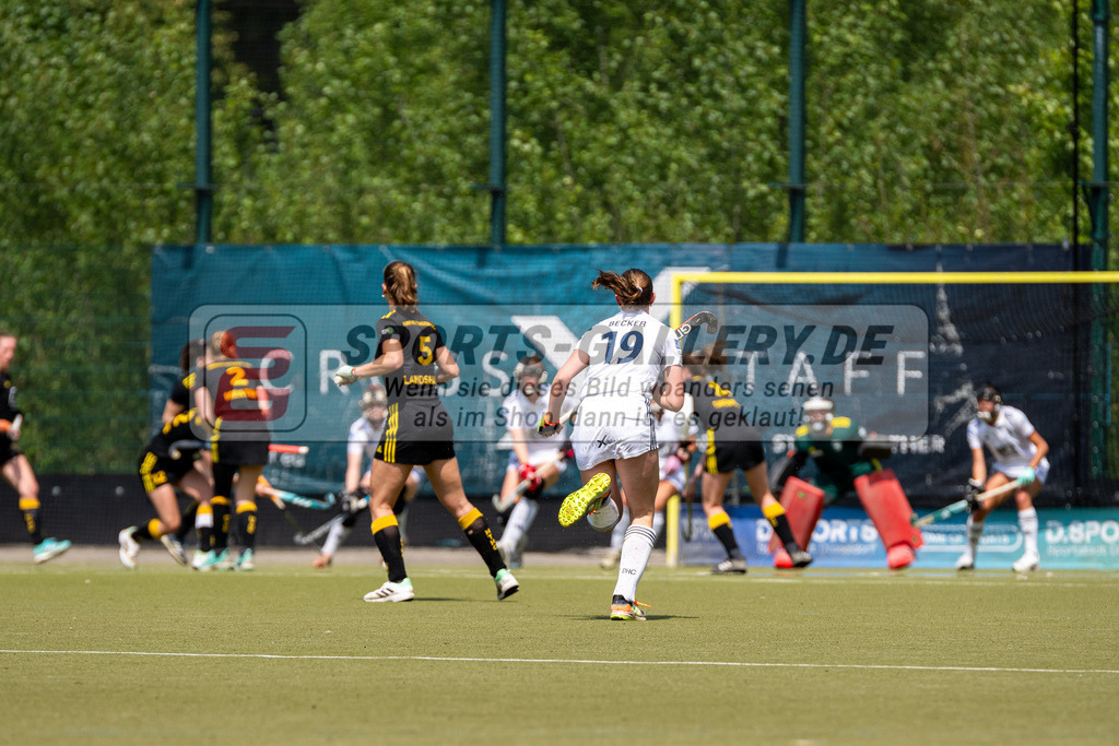 HK_20240511_100740 | 1.Bundesliga Damen Düsseldorfer HC - Harvestehuder THC am 11.5.2024 Düsseldorfer HC, Düsseldorf , Emma Becker ( Düsseldorfer HC #19 )