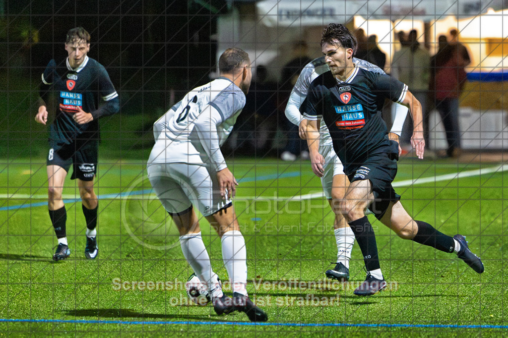 20261008_195847_0185-Bearbeitet_(c)_by_PhotoPeet | #,TSV Eschenbach (weiß) vs. SV Ebersbach (schwarz), Fußball, Bezirkspokal der Herren, Saison 2026/2027, Kunstrasenplatz, Schlater Straße, 73107 Eschenbach, 08.10.2026 - 19:30 Uhr,Foto: PhotoPeet / Sport- &amp; Eventfotografie / Peter Harich