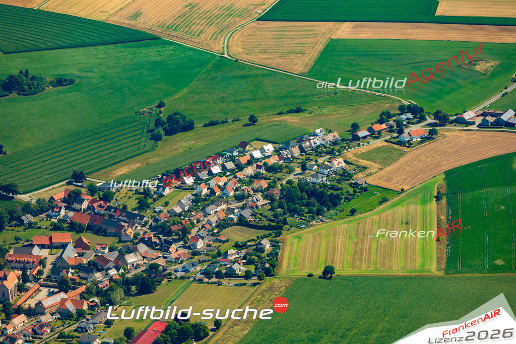 Klassische Luftaufnahme ohne Drohne zeigt:Wormeln bei Warburg - Die Luftbildaufnahme wurde 2025 vom UL-Flugzeug heraus erstellt ( keine Drohnenaufnahme ) - Hochauflösende Luftaufnahme -Nicht vergleichbar mit Google Maps oder Satelittenbilder- Die Geschenkidee !Mit Lizenz und Bildrechte bestellbar
