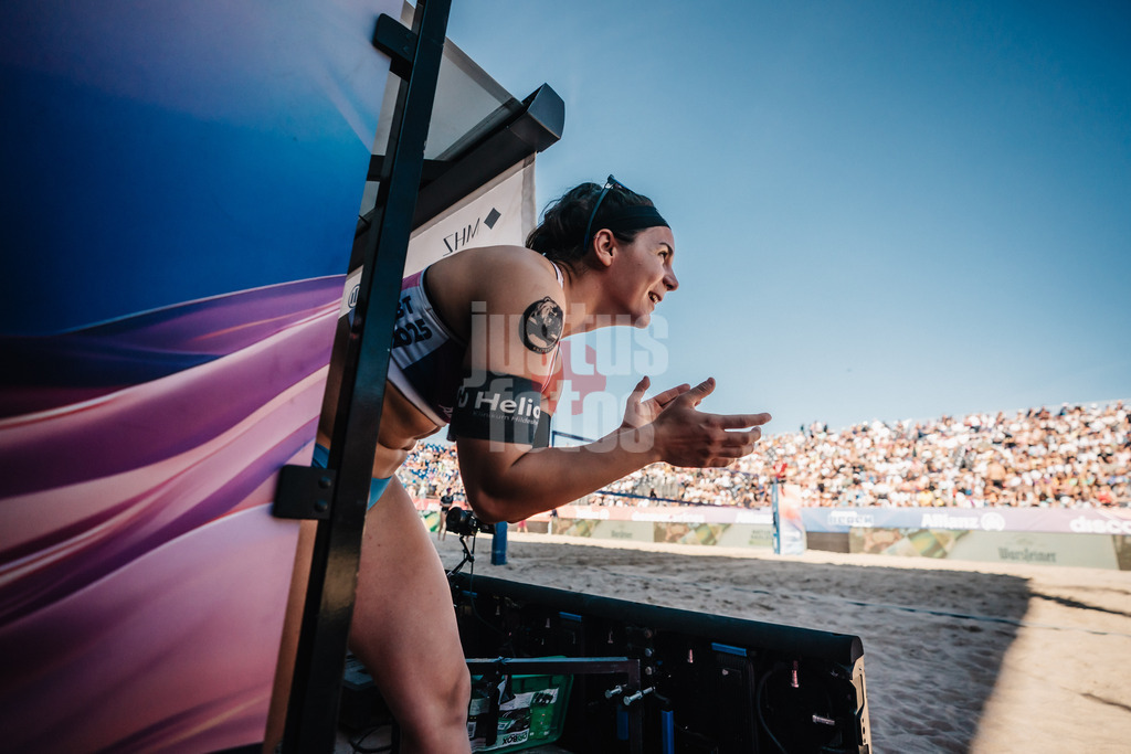 Beachvolleyball | Frauen | Finale |Deutsche Meisterschaften 2025 Timmendorfer Strand | 07.09.2025 | Anna-Lena Grüne läuft in die Arena ein