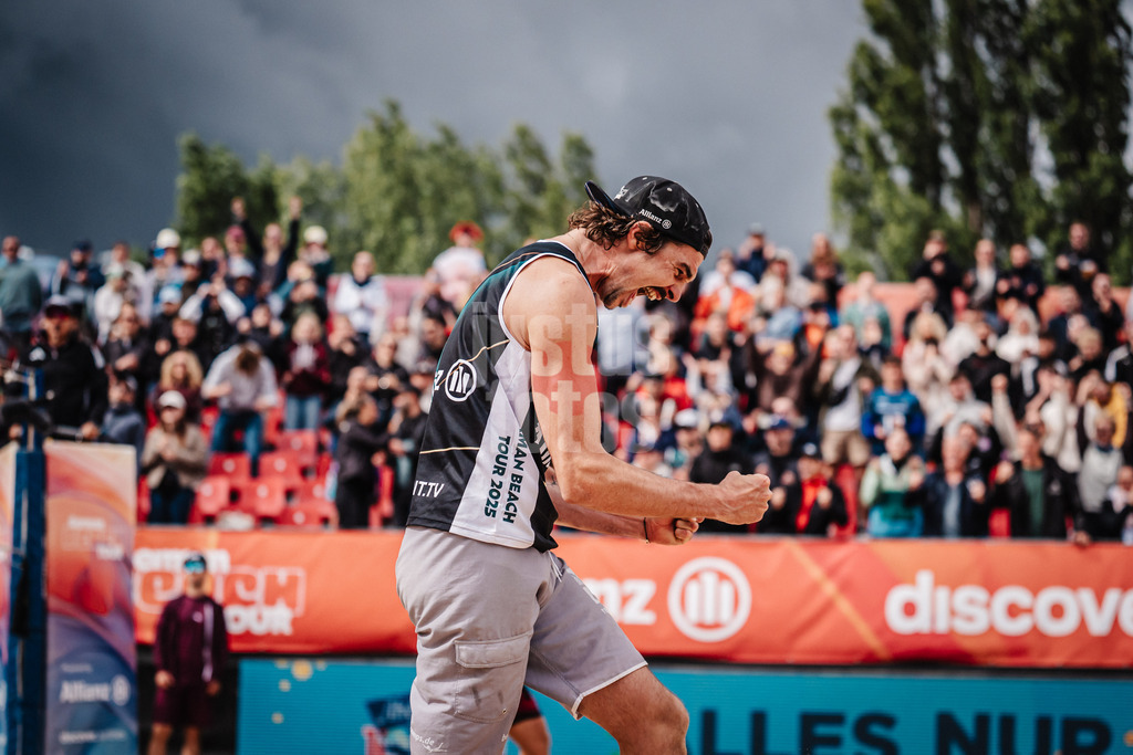Beachvolleyball | Männer | Allianz German Beach Tour 2025 | Tourstop Berlin | 23.08.2025 | Jannik Kühlborn jubelt