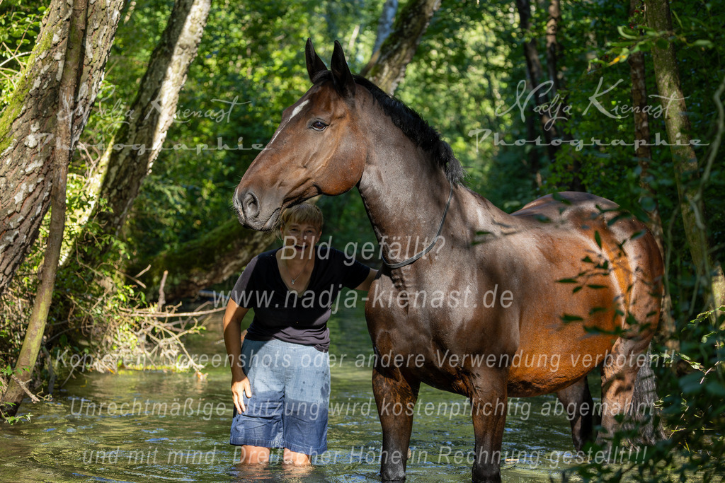 Auswahl_Photographie_Nadja_Kienast__IE_8591-Verbessert-RR | Ich biete Ihnen einzigartige und individuelle Fotoshootings mit Ihren Tieren.
In individuellen Coachings lernen Sie, wie sie von Ihrem Pferd, Ihrer Katze, Ihrem Hund oder einfach Ihrem persönlichen Lieblingstier eindrucksvolle Fotos machen können.