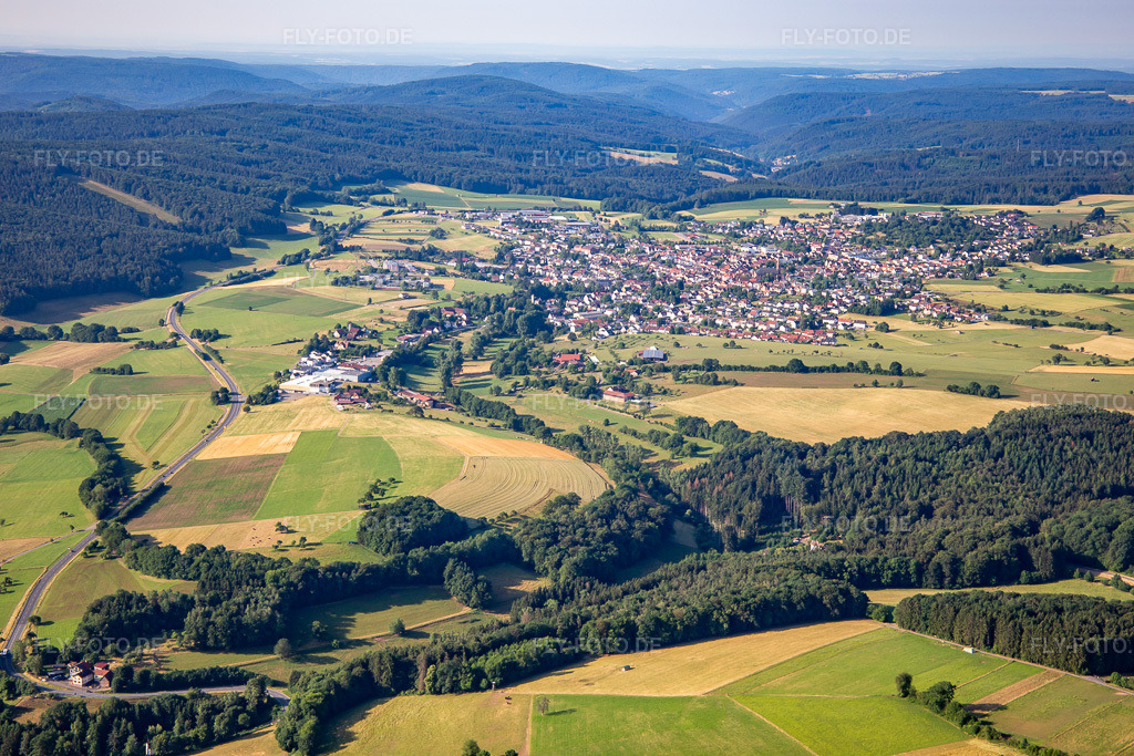Luftbild: Ortsansicht aus Norden im Ortsteil Beerfelden in Oberzent im Bundesland Hessen in Deutschland. Foto: IMG_137038.jpg vom 24.06.2023 durch Werner Riehm/FLY-FOTO.de