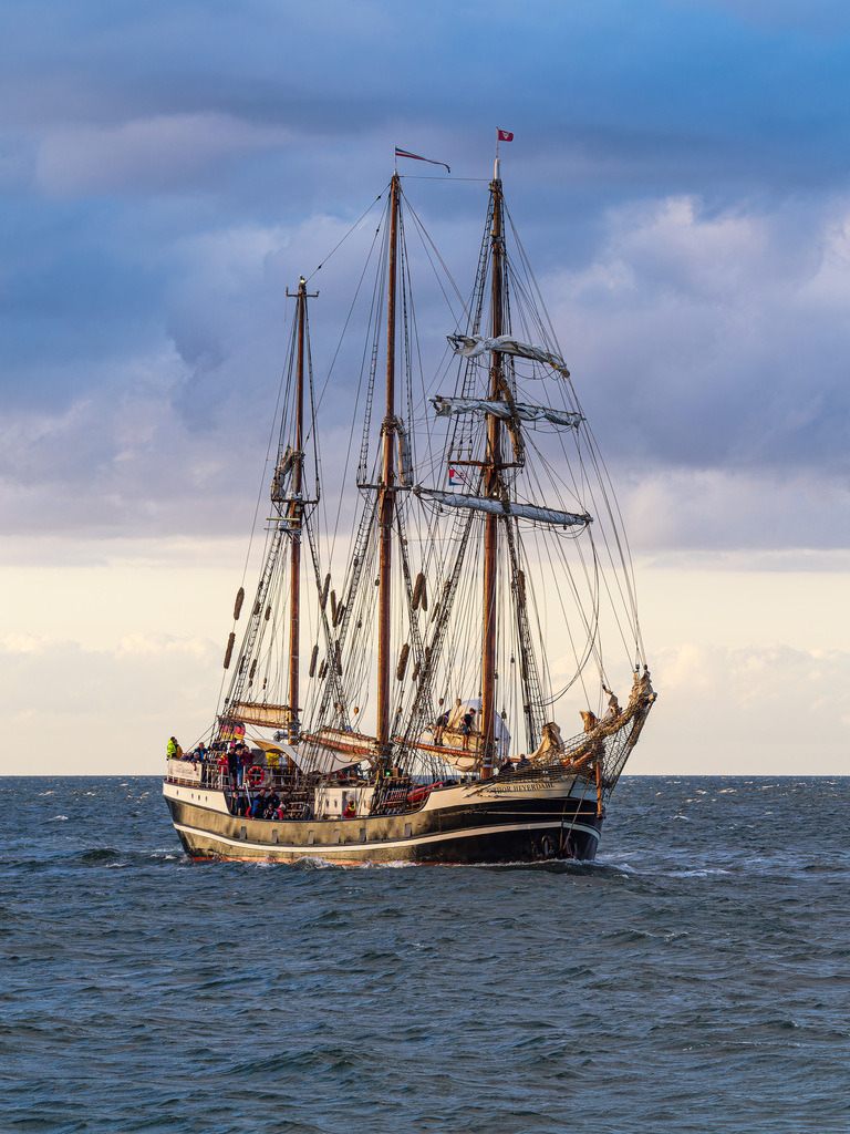 Segelschiff auf der Ostsee während der Hanse Sail in Rostock | Segelschiff auf der Ostsee während der Hanse Sail in Rostock.