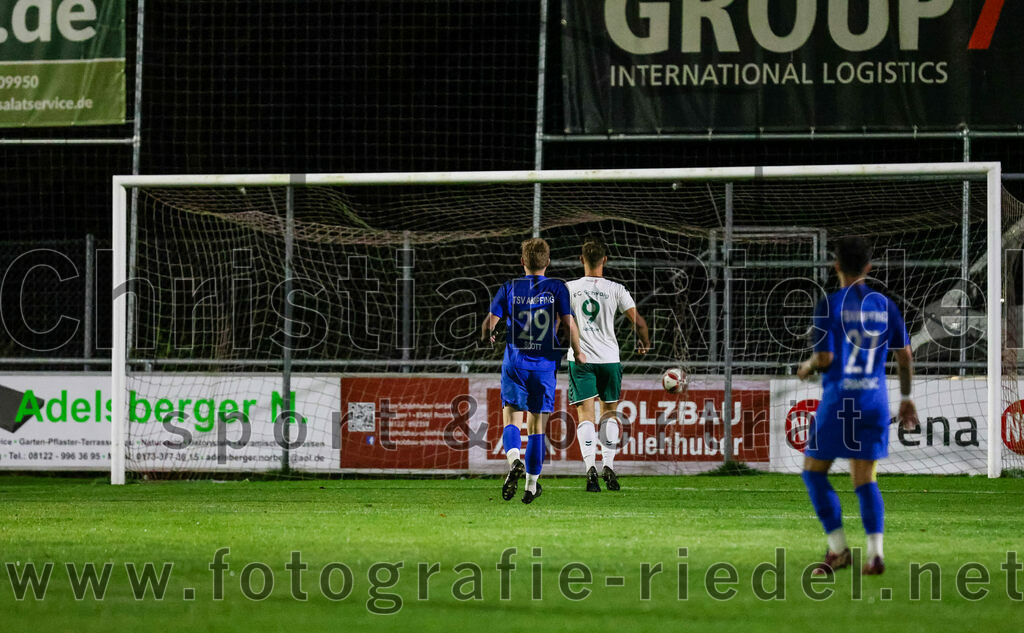 2023-10-13_041_FC_Schwaig_gegen_TSV_Ampfing | Oberding, Deutschland, 13.10.2023:
Fußball, Landesliga Südost 2023 / 2024, 16. Spieltag, FC Schwaig gegen TSV Ampfing, Endergebnis: 3:2

Christopher Scott (TSV Ampfing, #29), Raffael Ascher (FC Schwaig, #9)

Foto: Christian Riedel / fotografie-riedel.net