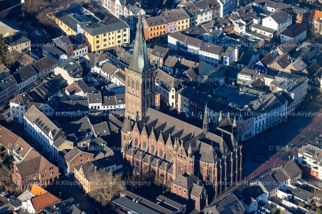 Luftbild Viersen-8581 | Luftbildfotografie Kirchengebäude " St. Cornelius Kirche " an der Kreuzherrenstraße, Börsenstraße in Viersen im Ortsteil Dülken im Bundesland Nordrhein-Westfalen, Deutschland - Realisiert mit Pictrs.com
