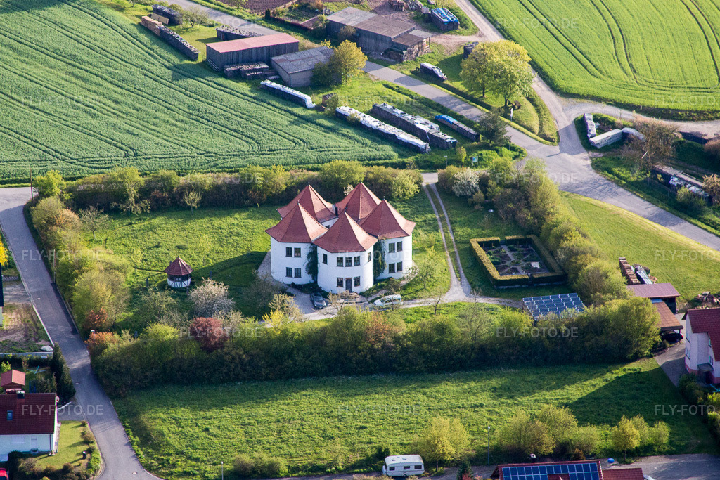 Luftbild: Fünf Türme als Wohnhaus in Theinheim im Ortsteil Theinheim in Rauhenebrach im Bundesland Bayern in Deutschland. Foto: IMG_087809.jpg vom 05.05.2016 durch Werner Riehm/FLY-FOTO.de