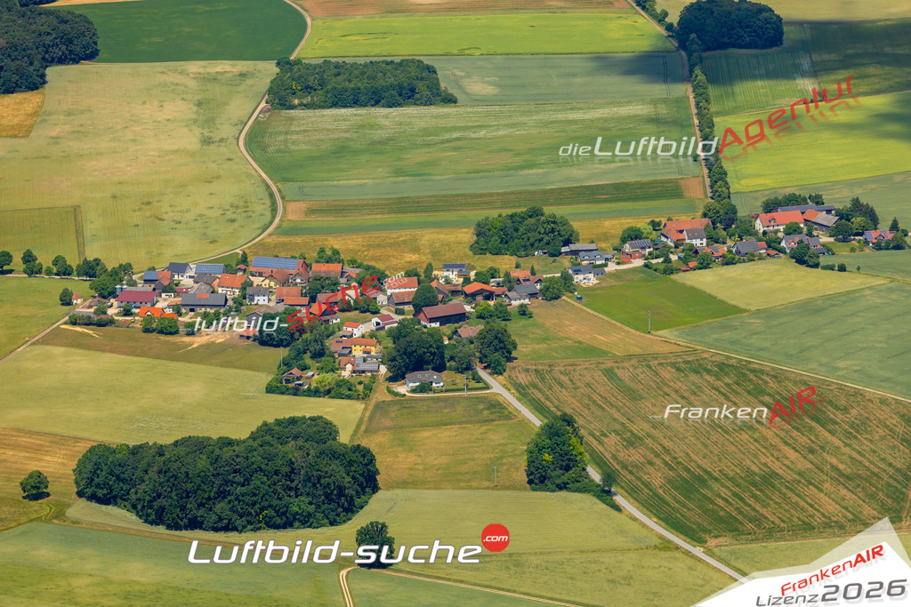 Das Luftbild zeigt : Berletzhof Hemau - Die Luftaufnahme wurde 2023 vom UL-Flugzeug aus erstellt ( keine Drohne ) - Hochauflösende Luftaufnahme - Für grossformatige Ausdrucke geeignet. Die Geschenkidee !Mit Lizenz und Bildrechte bestellbar
