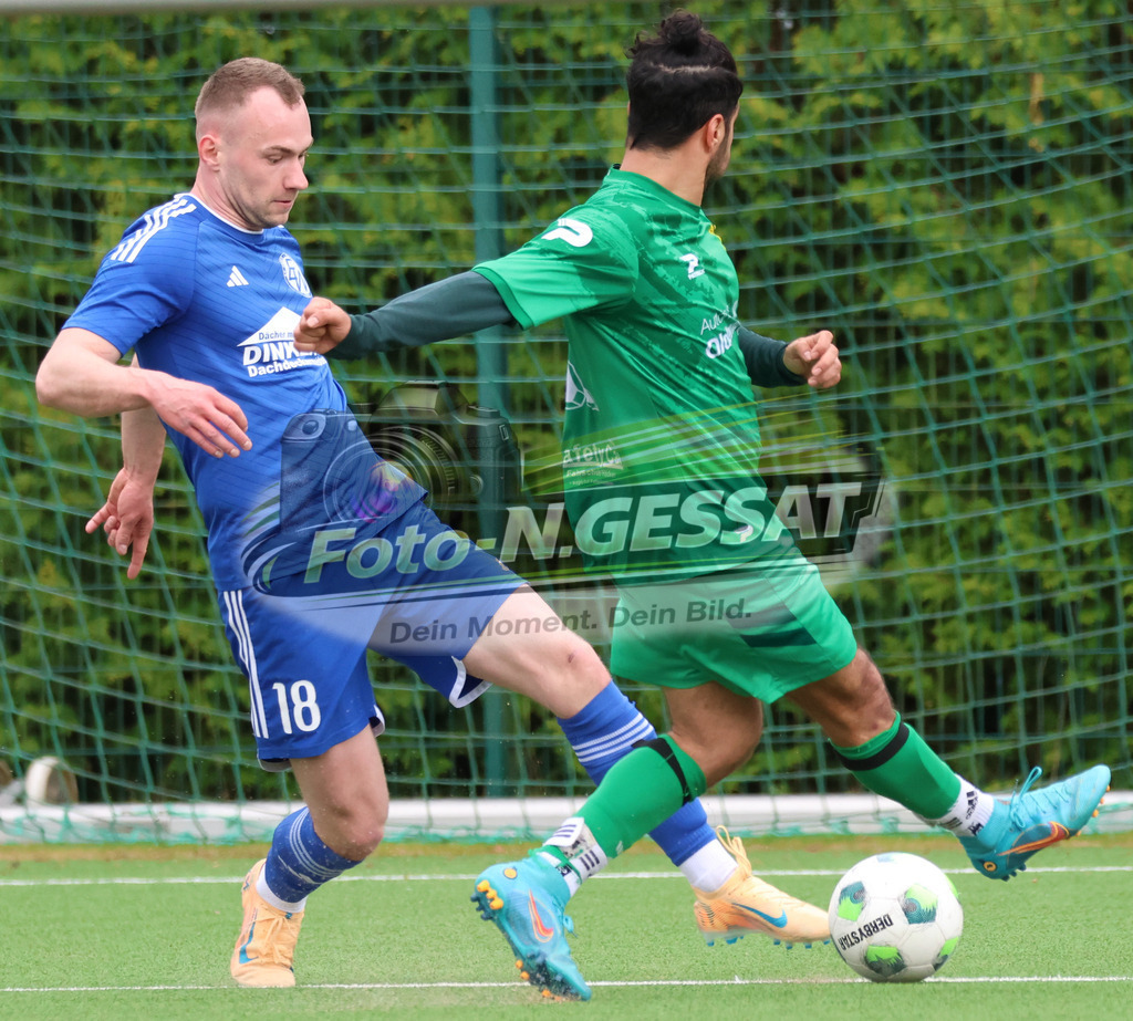 SC Enger - SV Enger-Westerenger | Auf dem Bild zu sehen: grün SC Enger: Jack Aygül ; blau SV Enger-Westerenger: Marlon Meyer SC Enger, SV Enger-Westerenger, Saison 25/26, Kreisliga A, Enger, Deutschland - Realisiert mit Pictrs.com